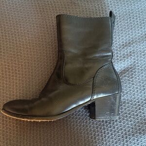 Frye Black Leather Courtney Zip Short Boots size 9